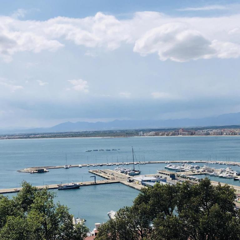 Apartamento Moderno en Roses con Aparcamiento Privado - ES-258-169 - Apartamento - 8