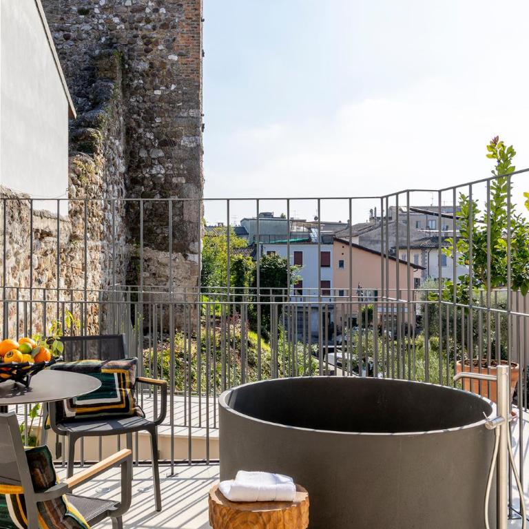 Il Mansio Vegan Hotel and Restaurant - Camera Matrimoniale Deluxe con Vista Castello - 4