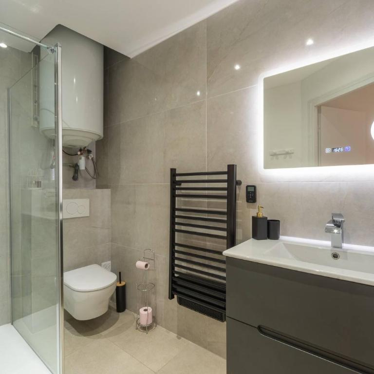 Ideal Groupes & Familles 3 chambres - 10 pers - Hyper-centre Cannes - Deluxe Apartment mit 3 Schlafzimmern - 18