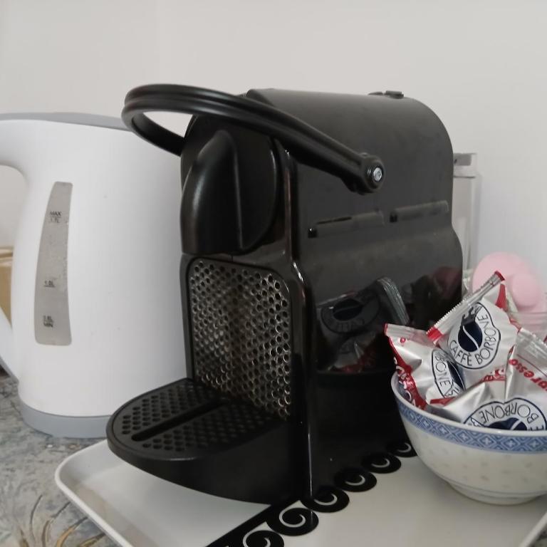 B&B Le 4 Stagioni - Camera Matrimoniale con Bagno in Comune e Balcone - 22