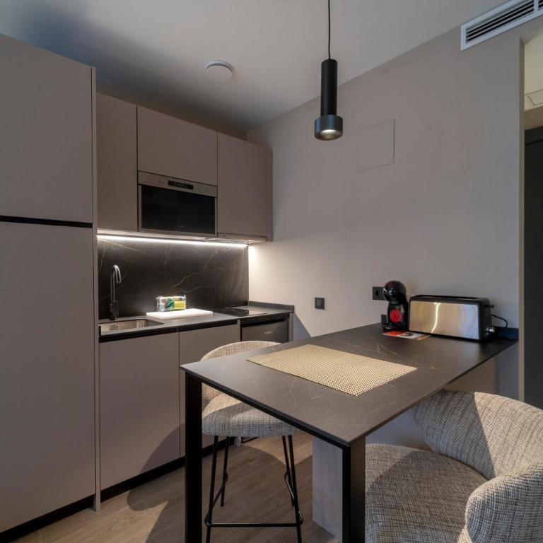 Heritage Suites Oviedo - Connecting Two-Bedroom Deluxe Apartment - 1