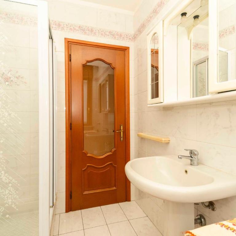 BnB Chambery - Homezon - Two-Bedroom Apartment - 16
