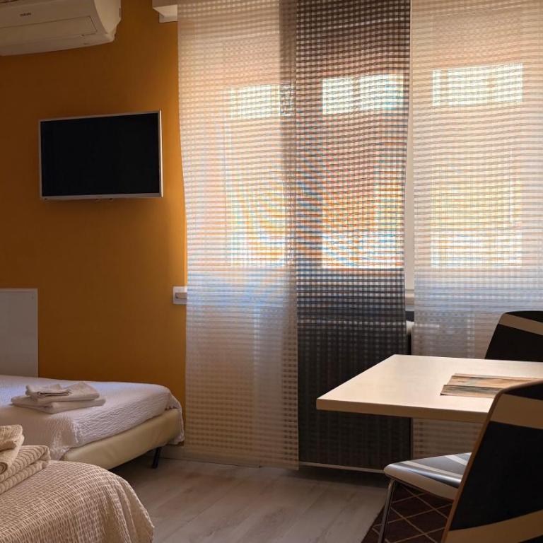 Forum Guest House FREE Private Parking - Camera Tripla con Bagno - 3