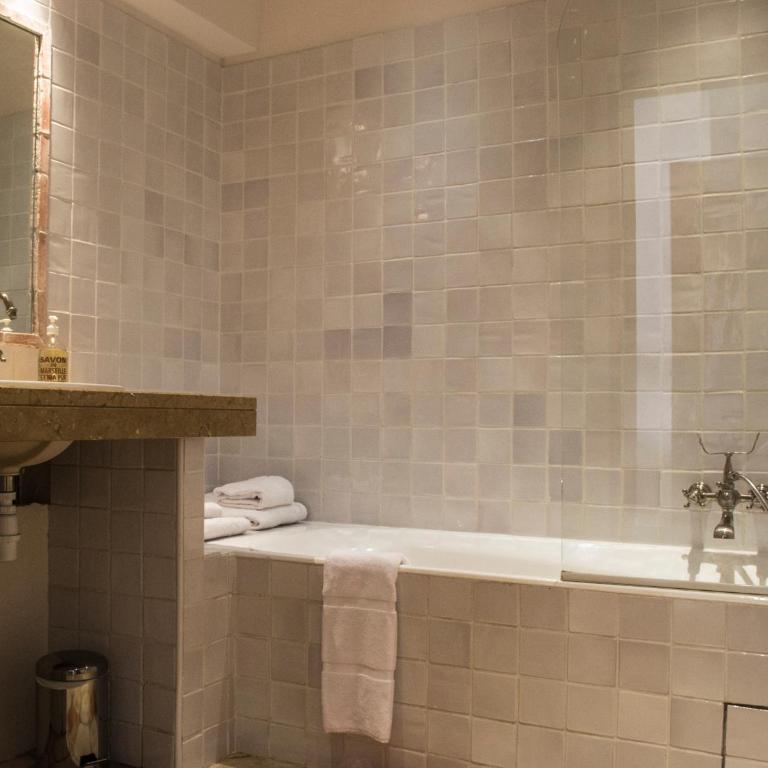 Auberge De Tourrettes - Chambre Double - Vue sur Rue - 6