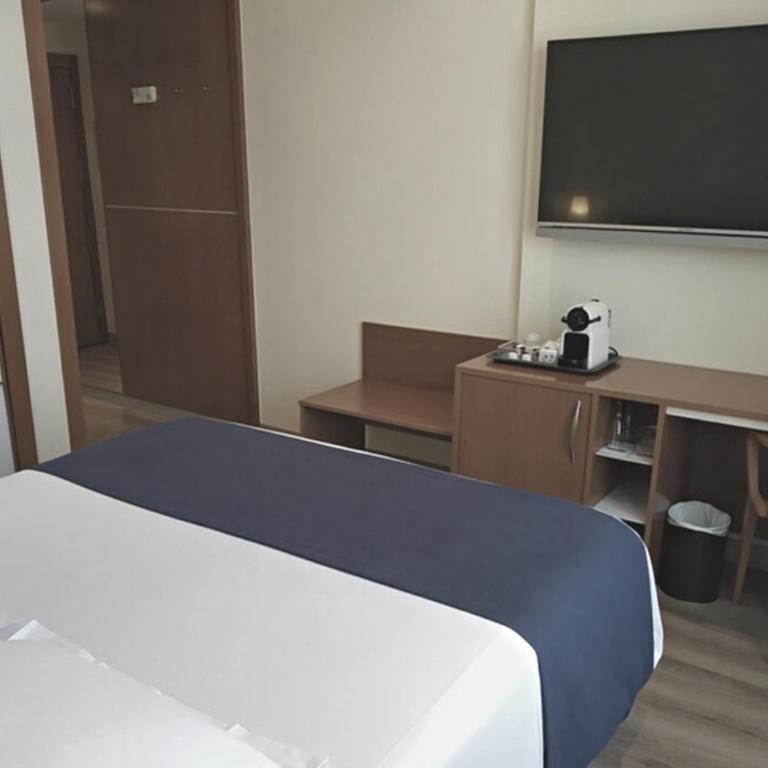 Hotel RH Sorolla Centro - Standard with Balcony (2 Adults) - 5