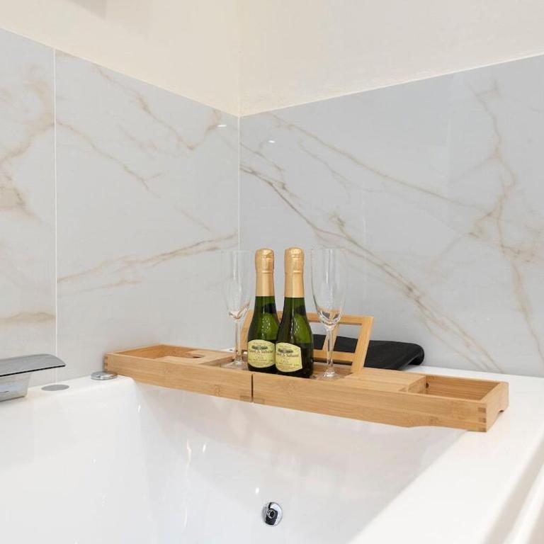 Málaga EXCLUSIVE Apartment Jacuzzi - by N&N LUXE PROPERTIES - Deluxe Apartment - 3