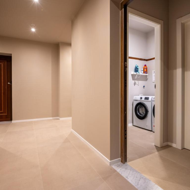 Rolli & Caruggi - One-Bedroom Apartment - 20