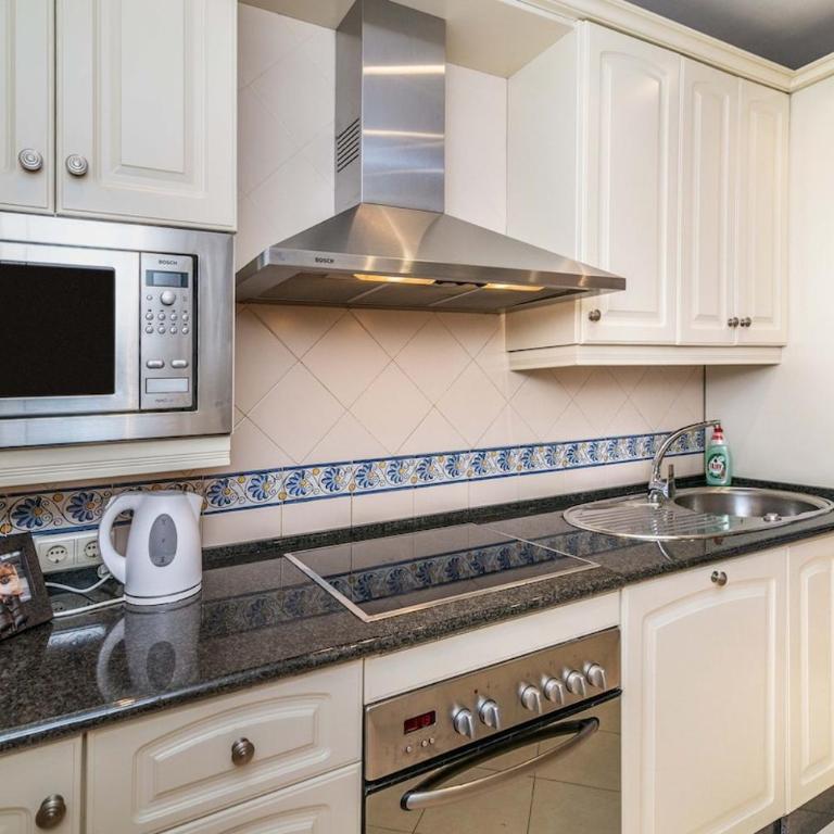 Luxury Beach Marbella Boutique Penthouse 2 bedrooms Pools Open 365 days - Apartamento de 2 dormitorios - 11