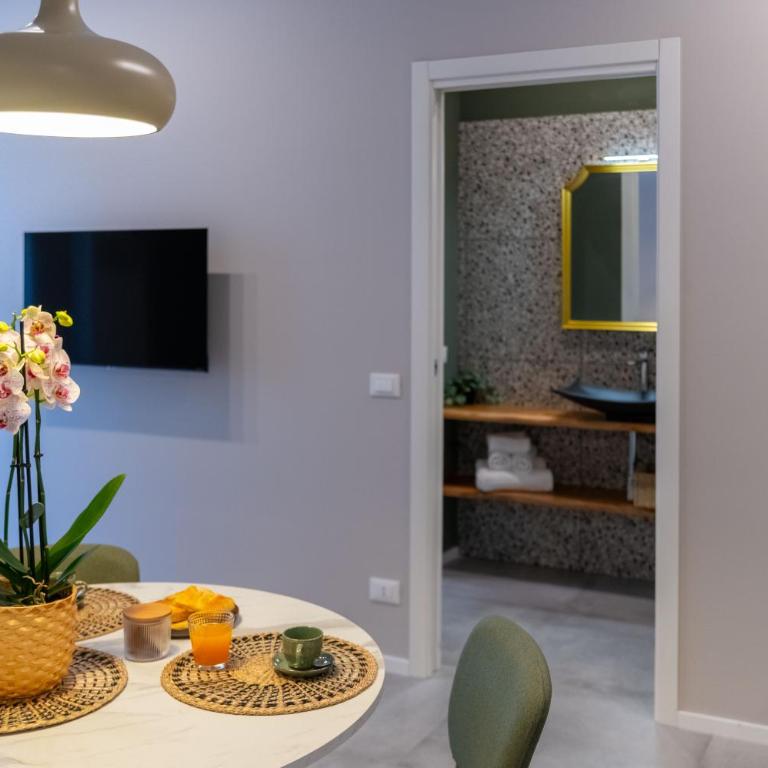 Rolli & Caruggi - One-Bedroom Apartment - 35