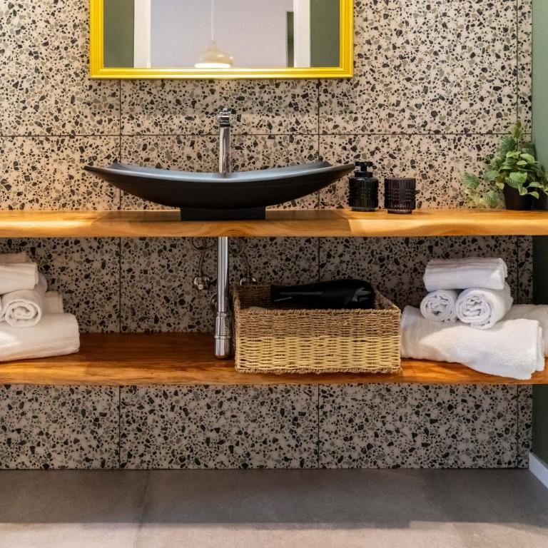 Rolli & Caruggi - One-Bedroom Apartment - 38