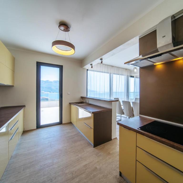 Harmonia Sunrise Apartments - Three-Bedroom Premium Apartment with Resort View - 22