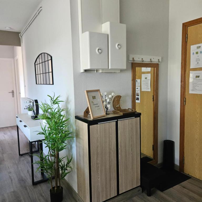 Idéal long séjour, Souvenirs de Provence,T2 classé, vue sur les montagnes, toutes commodités! - Appartement 1 Chambre - 6
