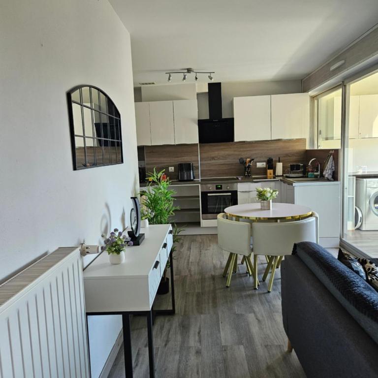 Idéal long séjour, Souvenirs de Provence,T2 classé, vue sur les montagnes, toutes commodités! - Appartement 1 Chambre - 5