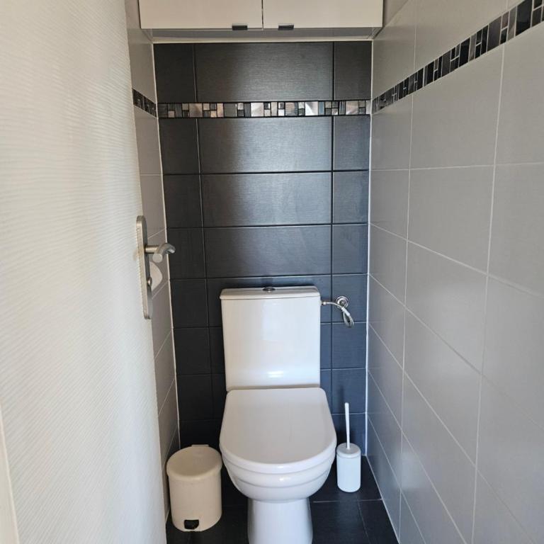 Idéal long séjour, Souvenirs de Provence,T2 classé, vue sur les montagnes, toutes commodités! - Appartement 1 Chambre - 32