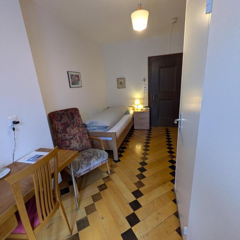 Hotel St. Josefshaus Engelberg - Budget Einzelzimmer mit Gemeinschaftsbad - 2
