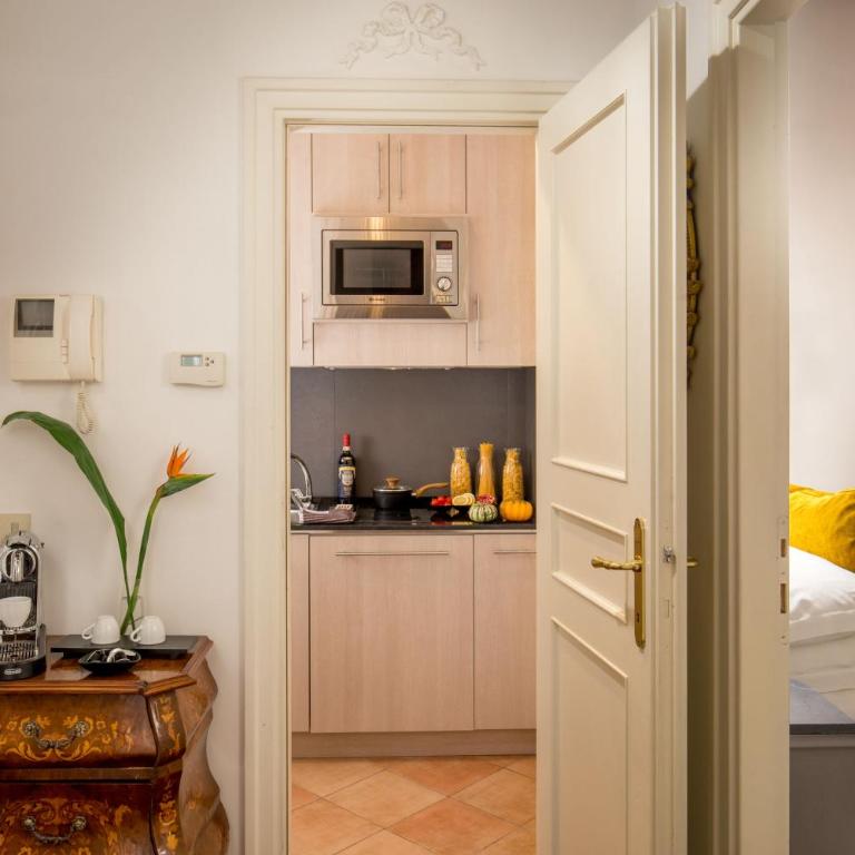 The Inn at the Spanish Steps Prestige Collection - MDR Penthouse - One-Bedroom Premium Apartment Annex - 4