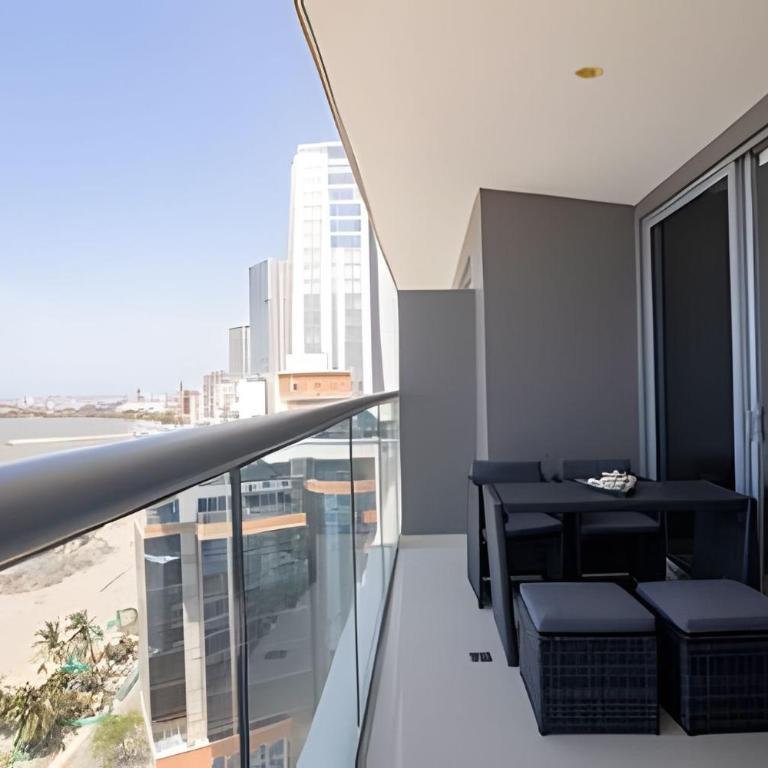 Spectacular 1 Bedroom Apt - 14th Floor Morros City - Apartment - 35