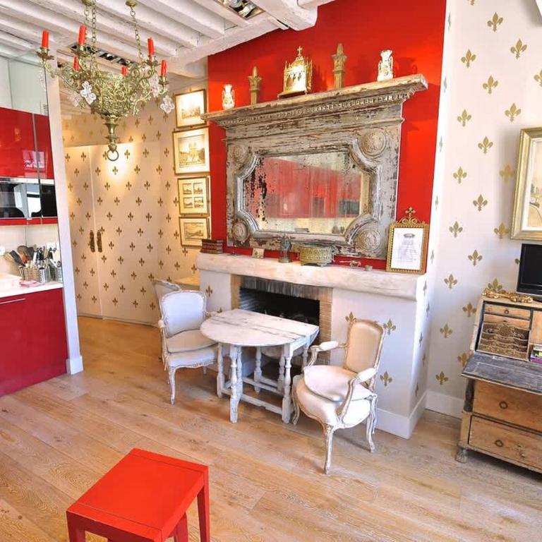 Charming Stay Near Notre Dame FDL with AC - Apartment - 4