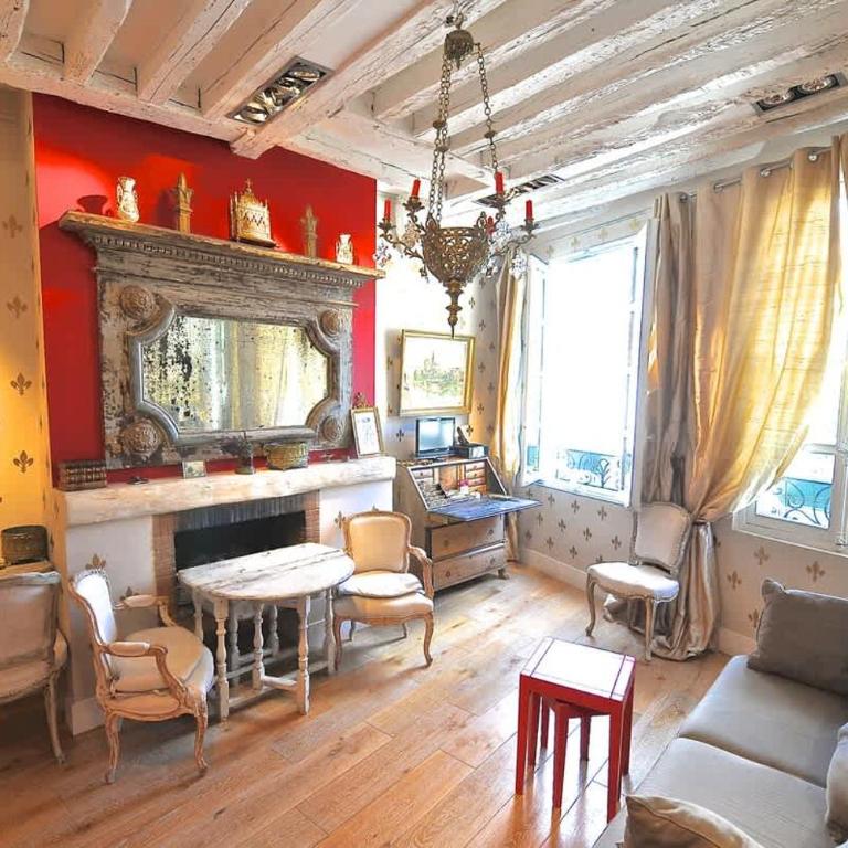 Charming Stay Near Notre Dame FDL with AC - Apartment - 2