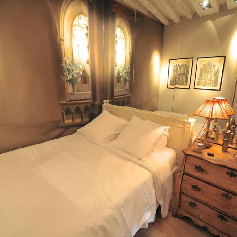 Charming Stay Near Notre Dame FDL with AC - Apartment - 7