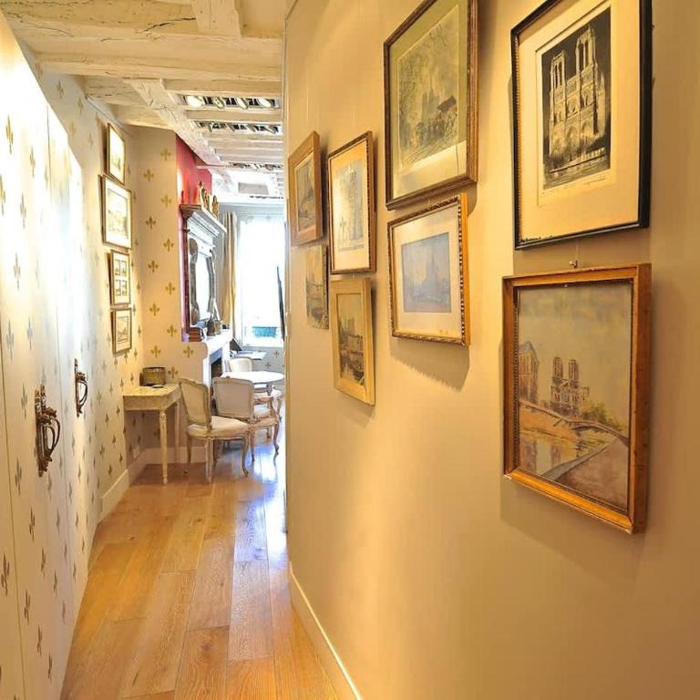 Charming Stay Near Notre Dame FDL with AC - Apartment - 5