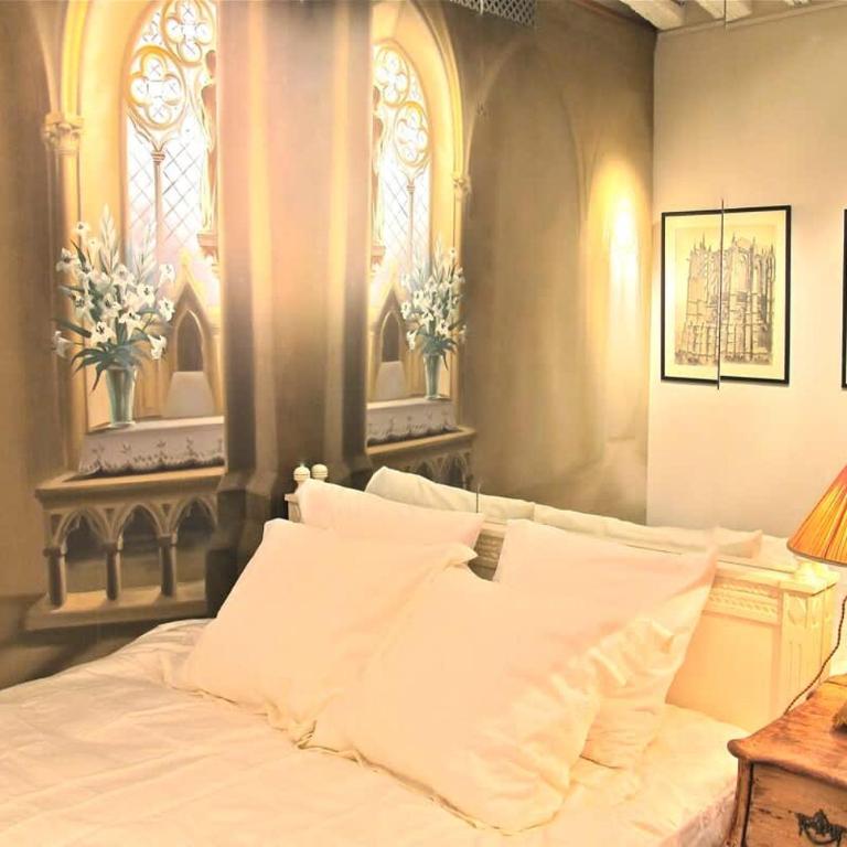 Charming Stay Near Notre Dame FDL with AC - Apartment - 8