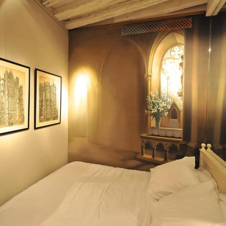 Charming Stay Near Notre Dame FDL with AC - Apartment - 9