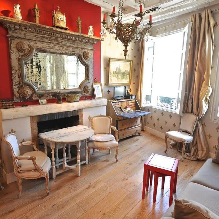 Charming Stay Near Notre Dame FDL with AC - Apartment - 13