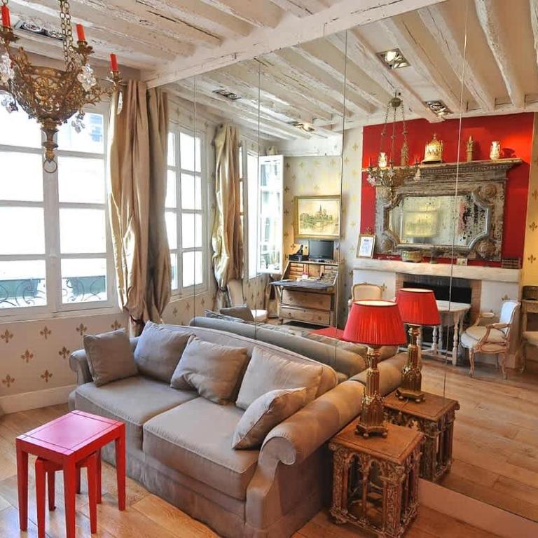 Charming Stay Near Notre Dame FDL with AC - Apartment - 14