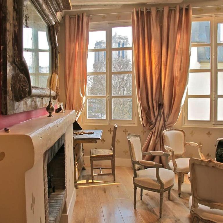 Charming Stay Near Notre Dame FDL with AC - Apartment - 17