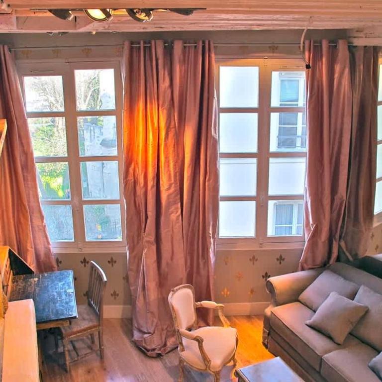 Charming Stay Near Notre Dame FDL with AC - Apartment - 23