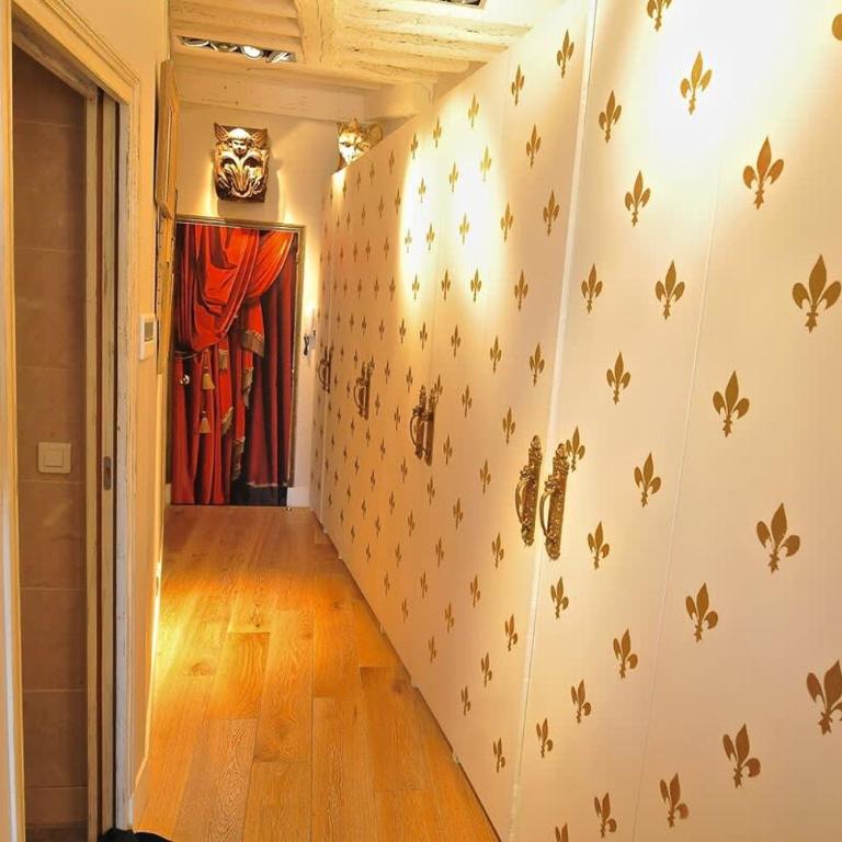Charming Stay Near Notre Dame FDL with AC - Apartment - 25