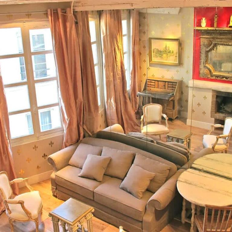 Charming Stay Near Notre Dame FDL with AC - Apartment - 26