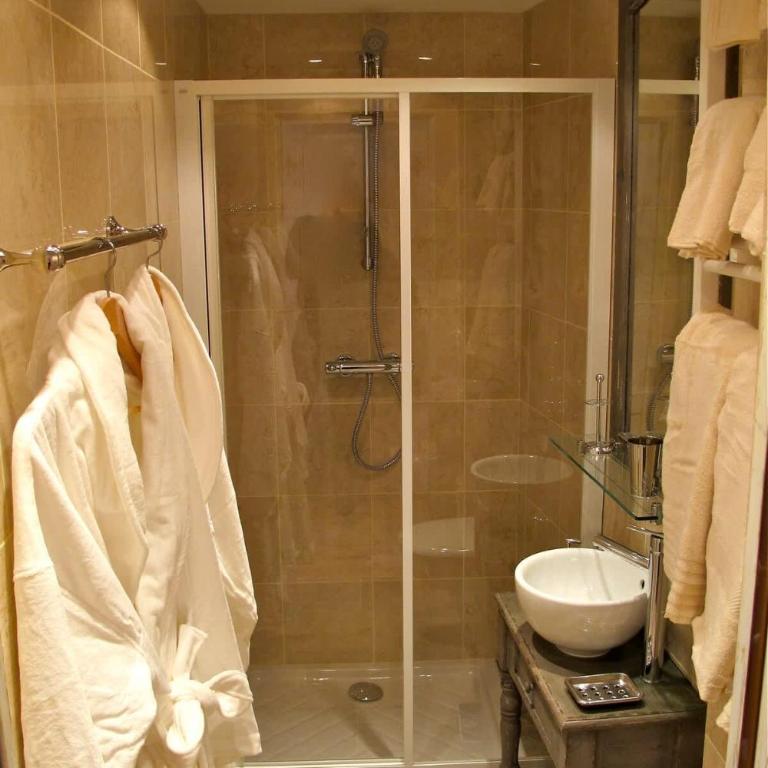Charming Stay Near Notre Dame FDL with AC - Apartment - 29