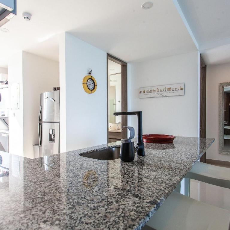 Spectacular 2 Bedroom Apt -14th Floor Morros City - Apartment - 28