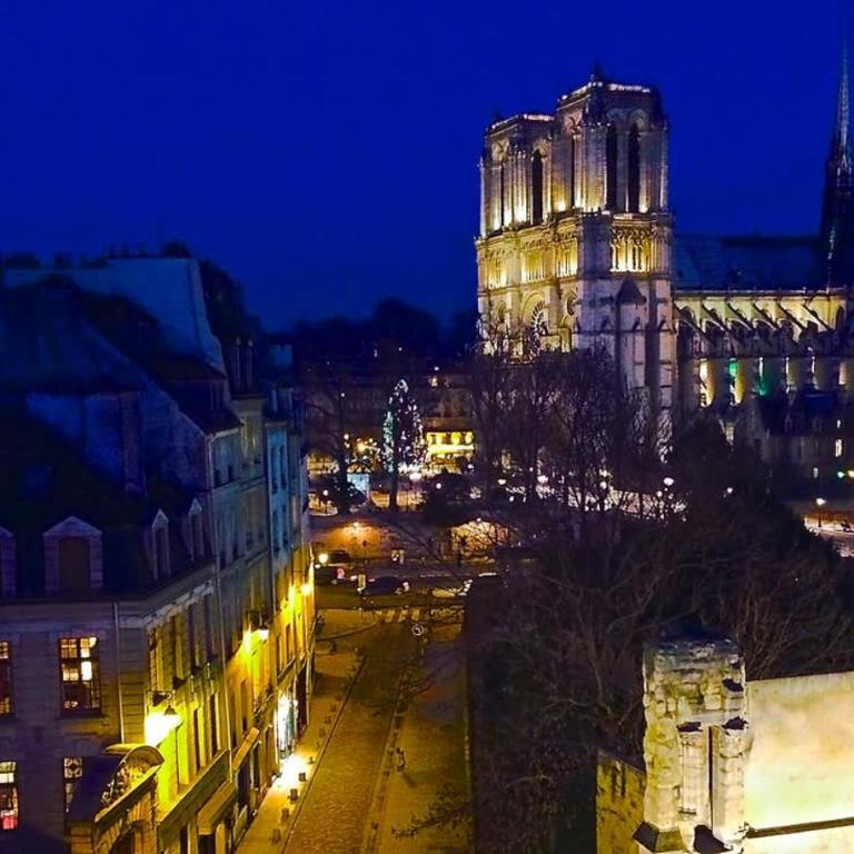Charming Stay Near Notre Dame FDL with AC - Apartment - 42
