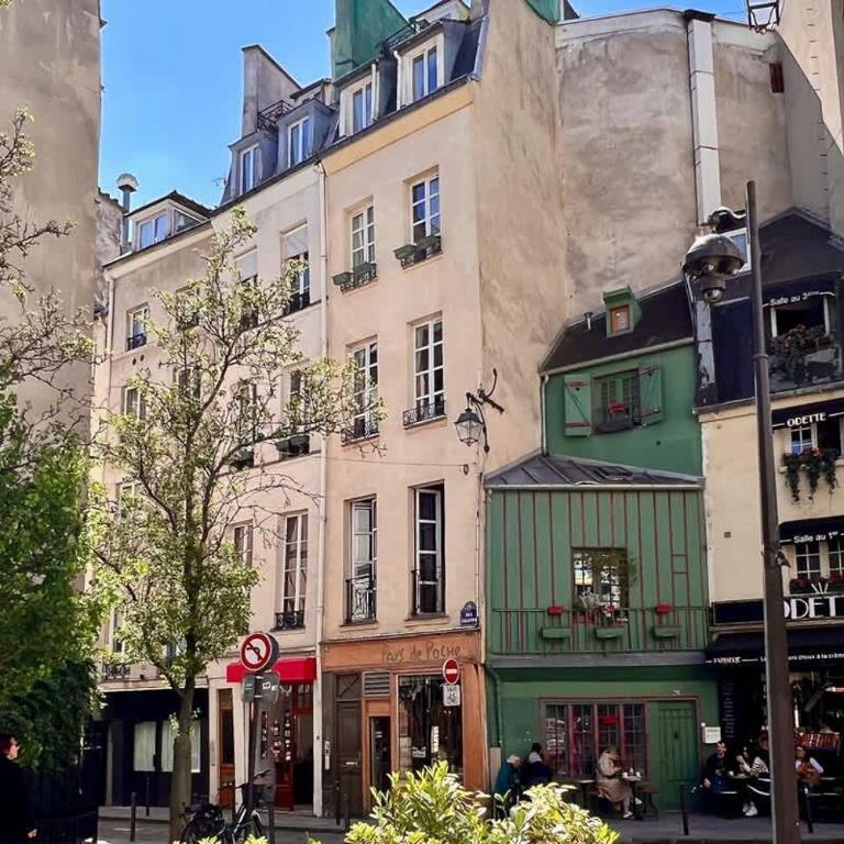 Charming Stay Near Notre Dame FDL with AC - Apartment - 44