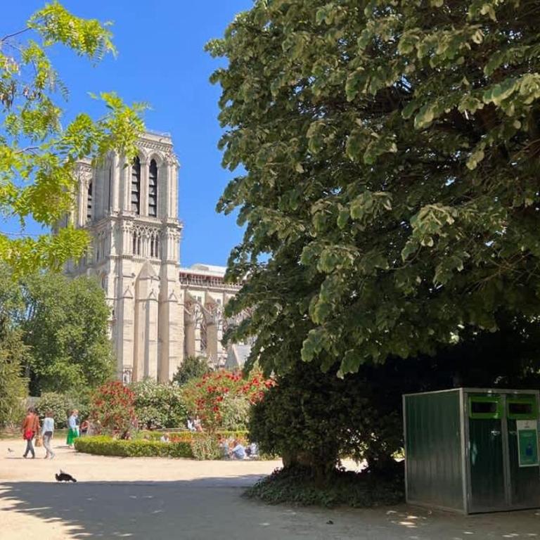 Charming Stay Near Notre Dame FDL with AC - Apartment - 46