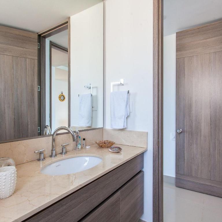 Spectacular 2 Bedroom Apt -14th Floor Morros City - Apartment - 49