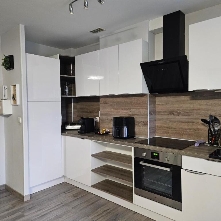 Idéal long séjour, Souvenirs de Provence,T2 classé, vue sur les montagnes, toutes commodités! - Appartement 1 Chambre - 8