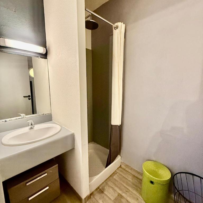 Studio 2 calme Av Georges Dumas - DABNB - Appartement 1 Chambre - 4