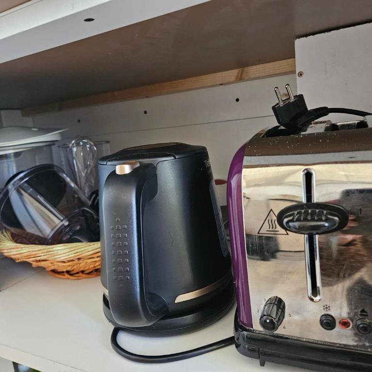 Idéal long séjour, Souvenirs de Provence,T2 classé, vue sur les montagnes, toutes commodités! - Appartement 1 Chambre - 17