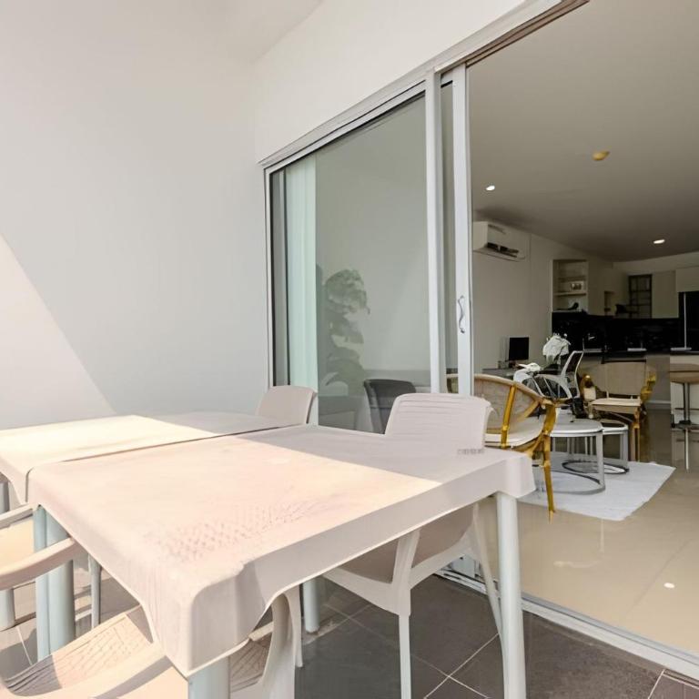 16th Floor Infinitum 1 Bedroom Apt - Apartment - 51