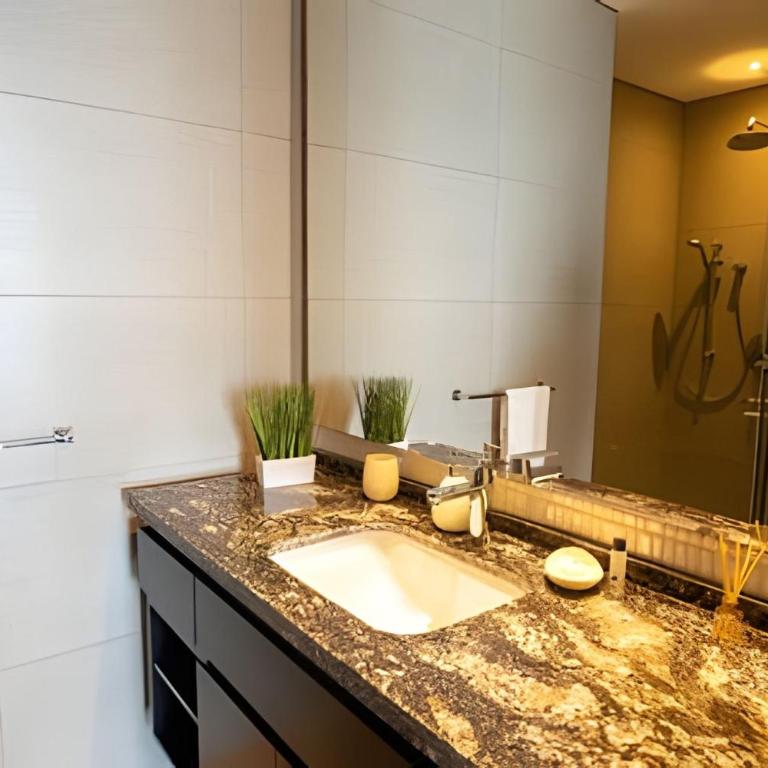 Luxurious 1 Bd Apt on the 17th Floor - H2 Hyatt - Apartment - 14