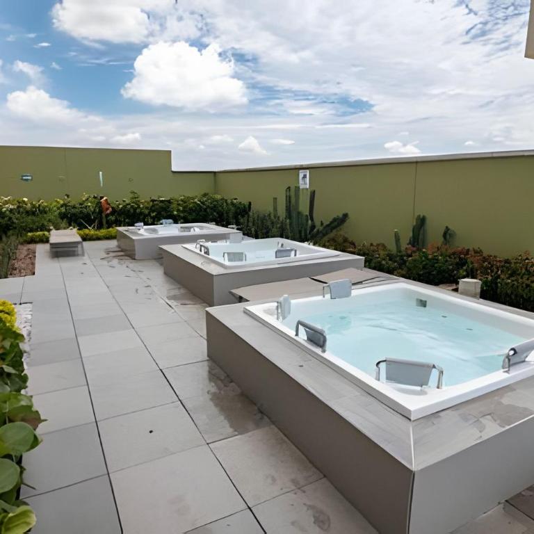 Luxurious 1 Bd Apt on the 17th Floor - H2 Hyatt - Apartment - 33