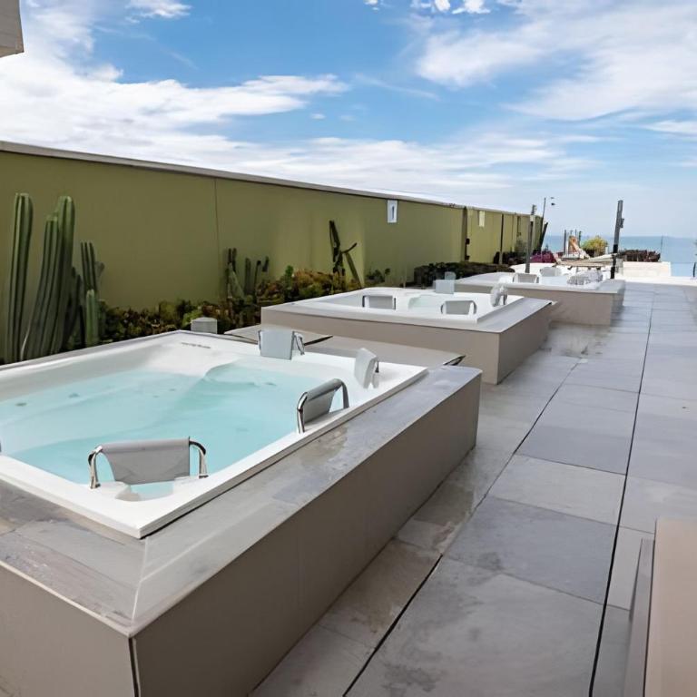 Luxurious 1 Bd Apt on the 17th Floor - H2 Hyatt - Apartment - 32