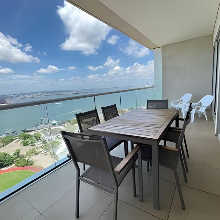 Luxurious 1 Bd Apt on the 17th Floor - H2 Hyatt - Apartment - 40