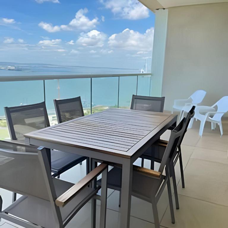 Luxurious 1 Bd Apt on the 17th Floor - H2 Hyatt - Apartment - 41