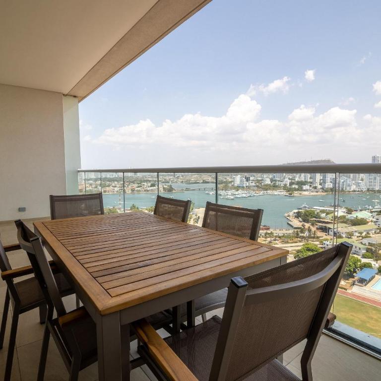 Luxurious 1 Bd Apt on the 17th Floor - H2 Hyatt - Apartment - 44