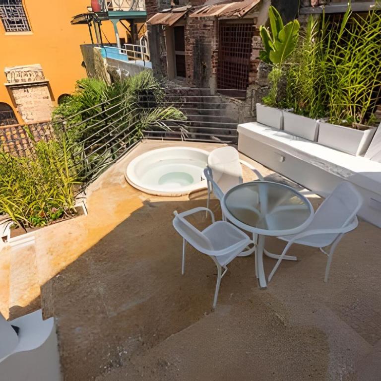 3 Bedroom House in the Walled City with Pool - Deluxe Villa - 37
